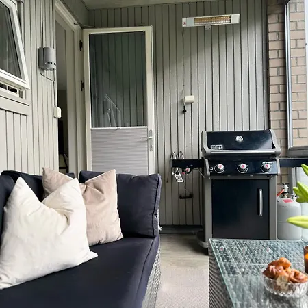 Spacious & Modern - - - Sea View Apartment *