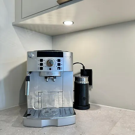 Spacious & Modern - - - Sea View