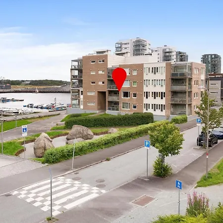 Spacious & Modern - - - Sea View