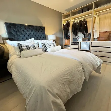 Spacious & Modern - - - Sea View Apartment *