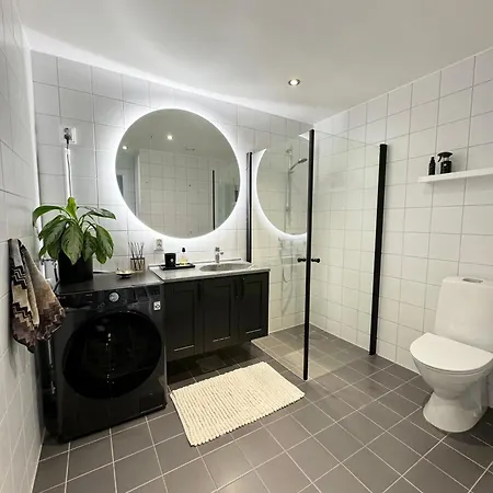 Spacious & Modern - - - Sea View Apartment *