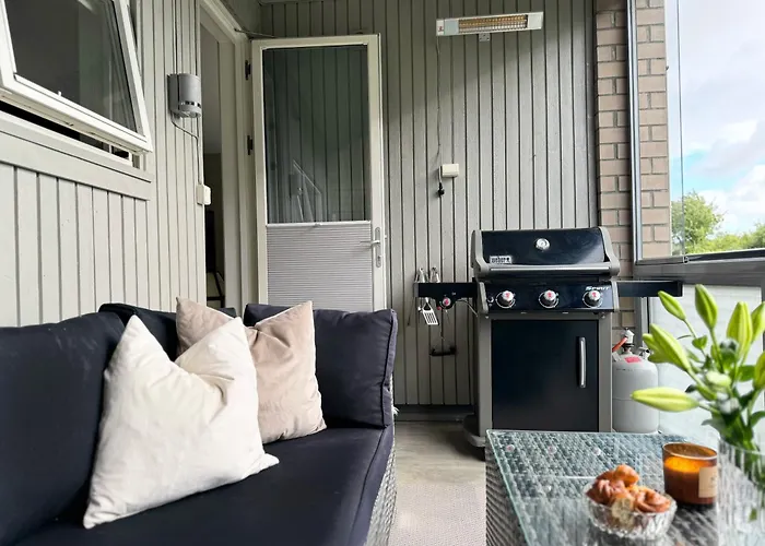 Spacious & Modern - - - Sea View Apartament *