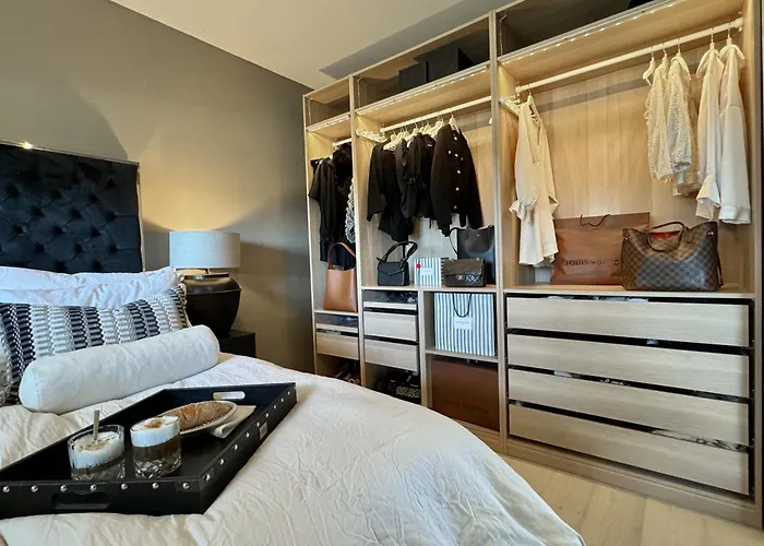 Spacious & Modern - - - Sea View Apartament *