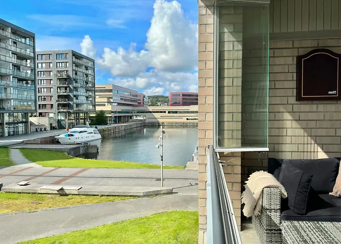 Spacious & Modern - - - Sea View *