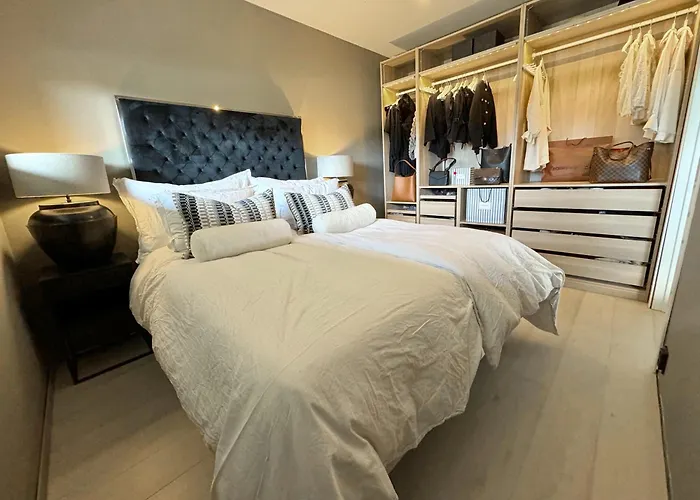 Spacious & Modern - - - Sea View 아파트 *