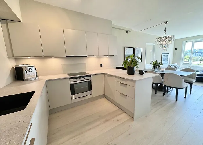 Spacious & Modern - - - Sea View